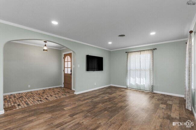 Building Photo - 3512 Juniper Ln