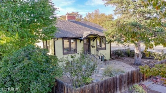 Building Photo - 3 br, 2 bath House - 725 E Mulberry St
