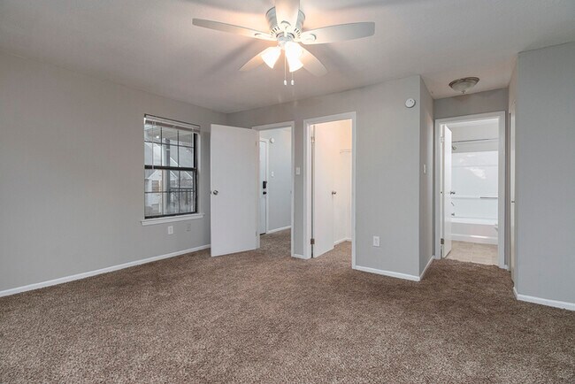 Foto del edificio - 48 Chelmsford Ct