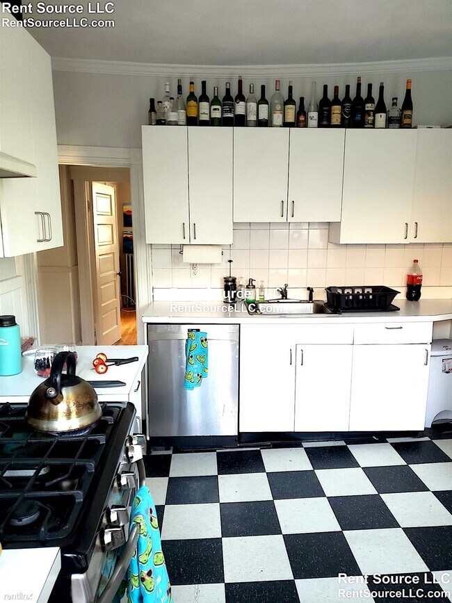 Building Photo - 4 br, 1 bath  - 11 Farragut Ave
