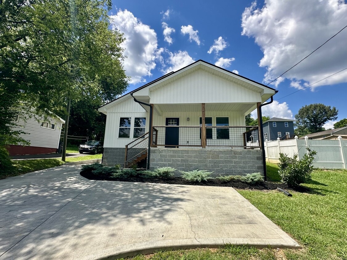 Photo - 3615 Lyle Ave (Knoxville, TN)