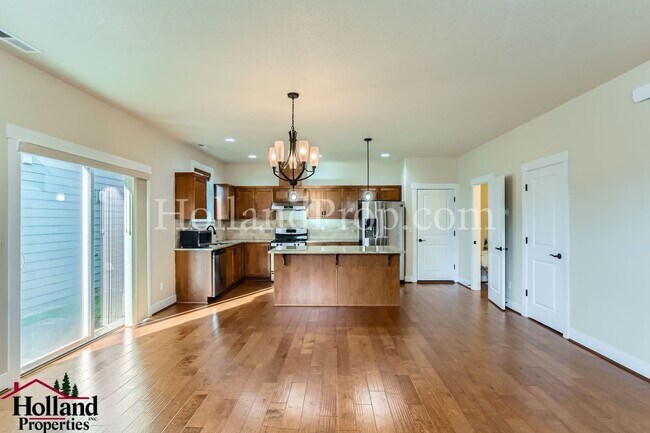 Foto del edificio - Price just Lowered!!  Great Craftsman home...