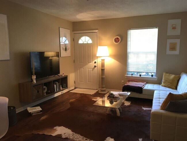 Building Photo - 180 Palmer St