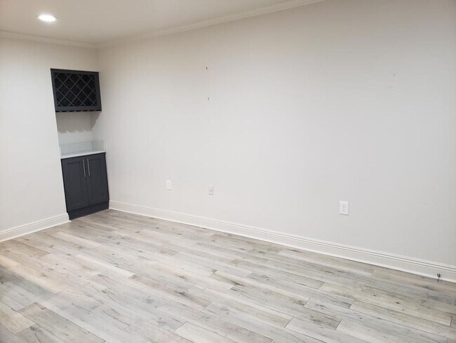 Foto del edificio - Renovated Condo steps from Maple Street & St Charles!