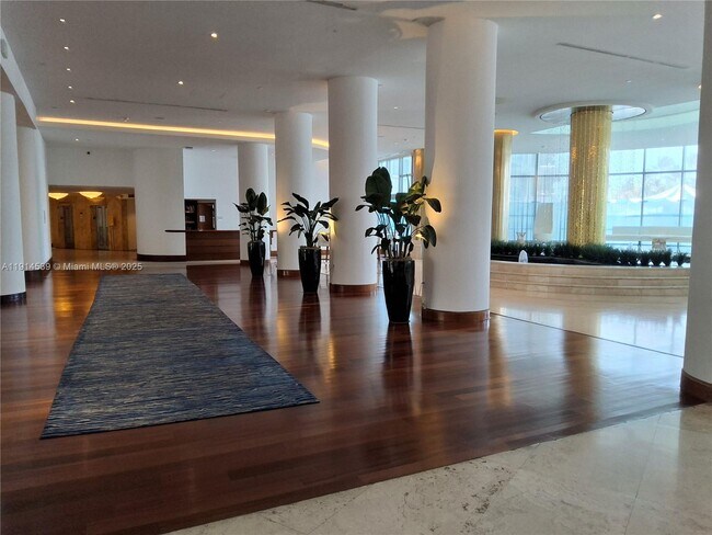 Foto del edificio - 5161 Collins Ave