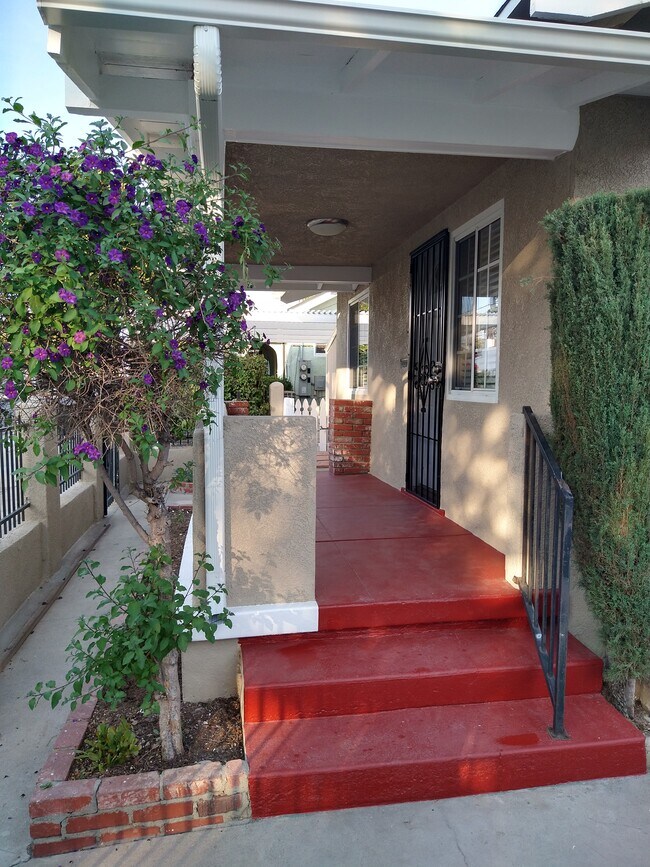 Front porch - 3364 Tyburn St