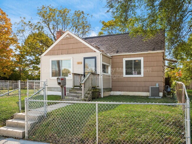 Building Photo - 1621 Sullivant Ave