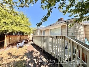 Building Photo - 3402 22nd Ave W