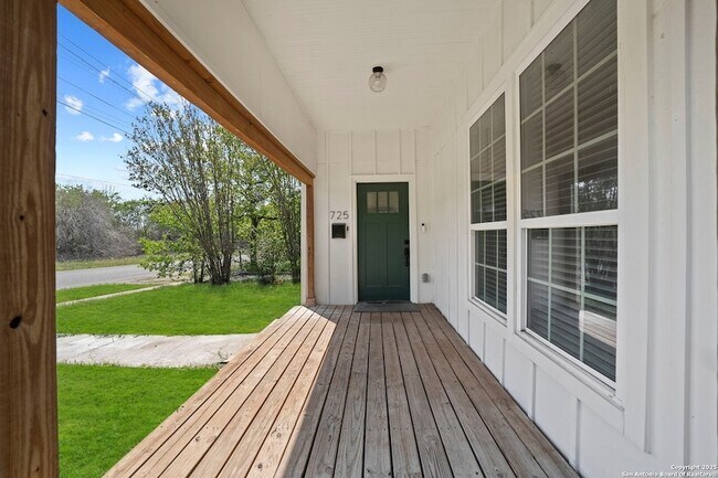 Foto del edificio - 725 Westfall Ave