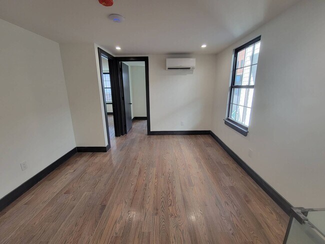 Foto del edificio - 2736 E 21st St