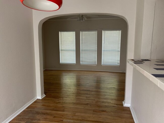 Building Photo - 5305 Reiger Ave