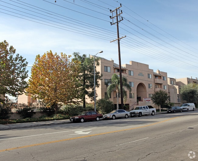 Building Photo - CDE Plaza Apartments