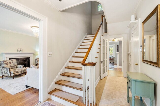 Foto del edificio - Stunning 3 bedroom FURNISHED MID-TERM RENTAL home in historic downtown Burlington