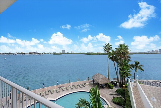 Foto del edificio - 10350 W Bay Harbor Dr