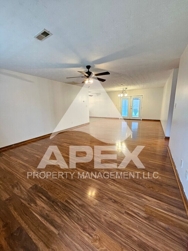 Foto del edificio - Stunning 3 Bd/2Ba Single Family Home with 2-Car Garage in the heart of Halls!