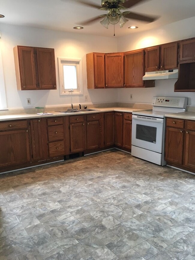 Building Photo - Single Family Home