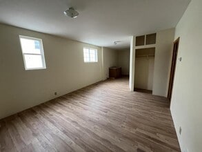 Building Photo - 401 Nichols St