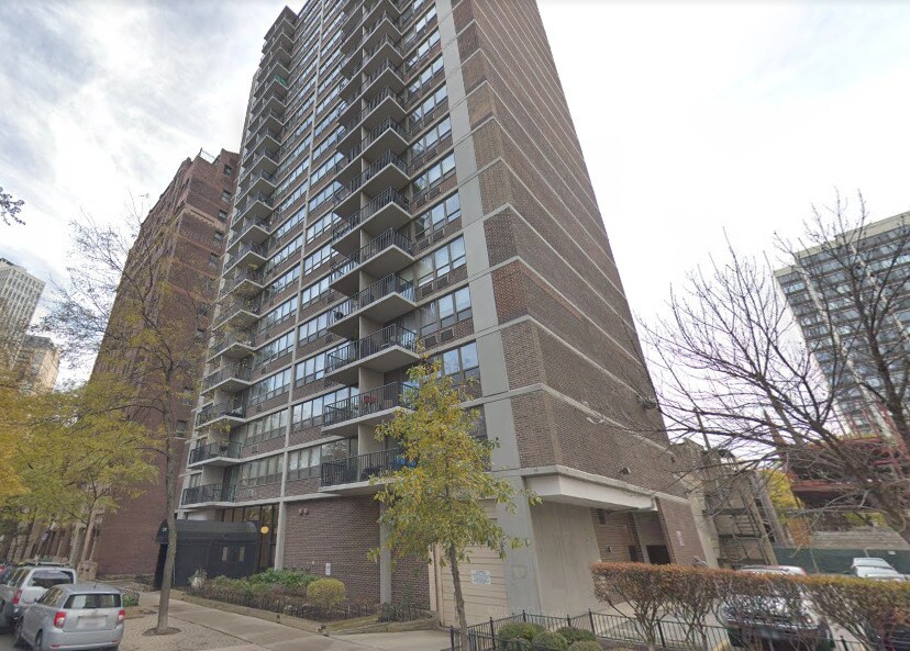 Primary Photo - 2740 N Pine Grove Ave