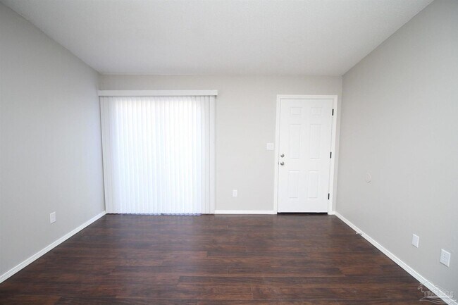 Foto del edificio - 6810 Tiki Ln