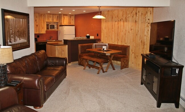 Foto del edificio - WINTER RENTAL- 2 Bedroom/1 Bath w/Washer/Dryer, 50" TV w/Netflix Utilities Inc