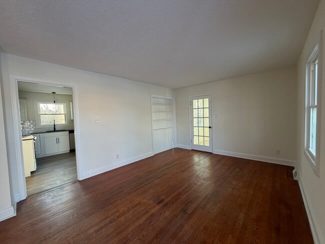 Building Photo - 270 Seminole Dr