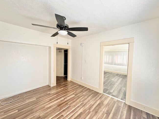 Foto del edificio - 1500 1/2 E. 23rd St-1/2