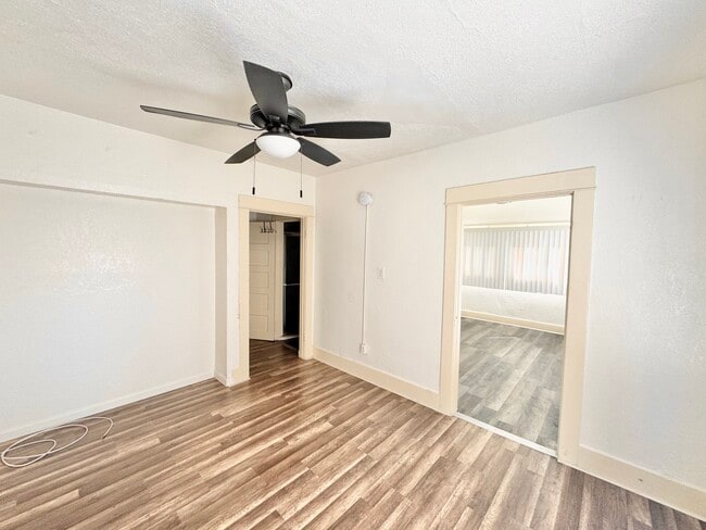 Building Photo - 1500 1/2 E. 23rd St-1/2