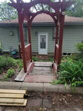 Building Photo - 410 Kutz Ln