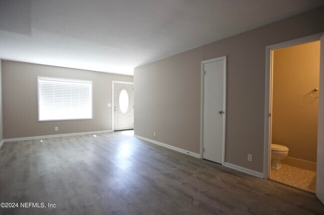 Building Photo - 1019 3rd St