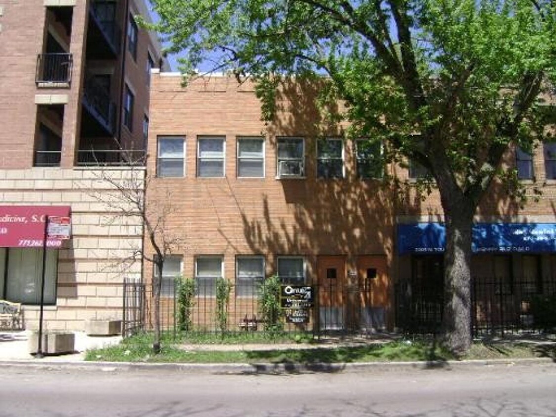 Primary Photo - 2302 W Touhy Ave