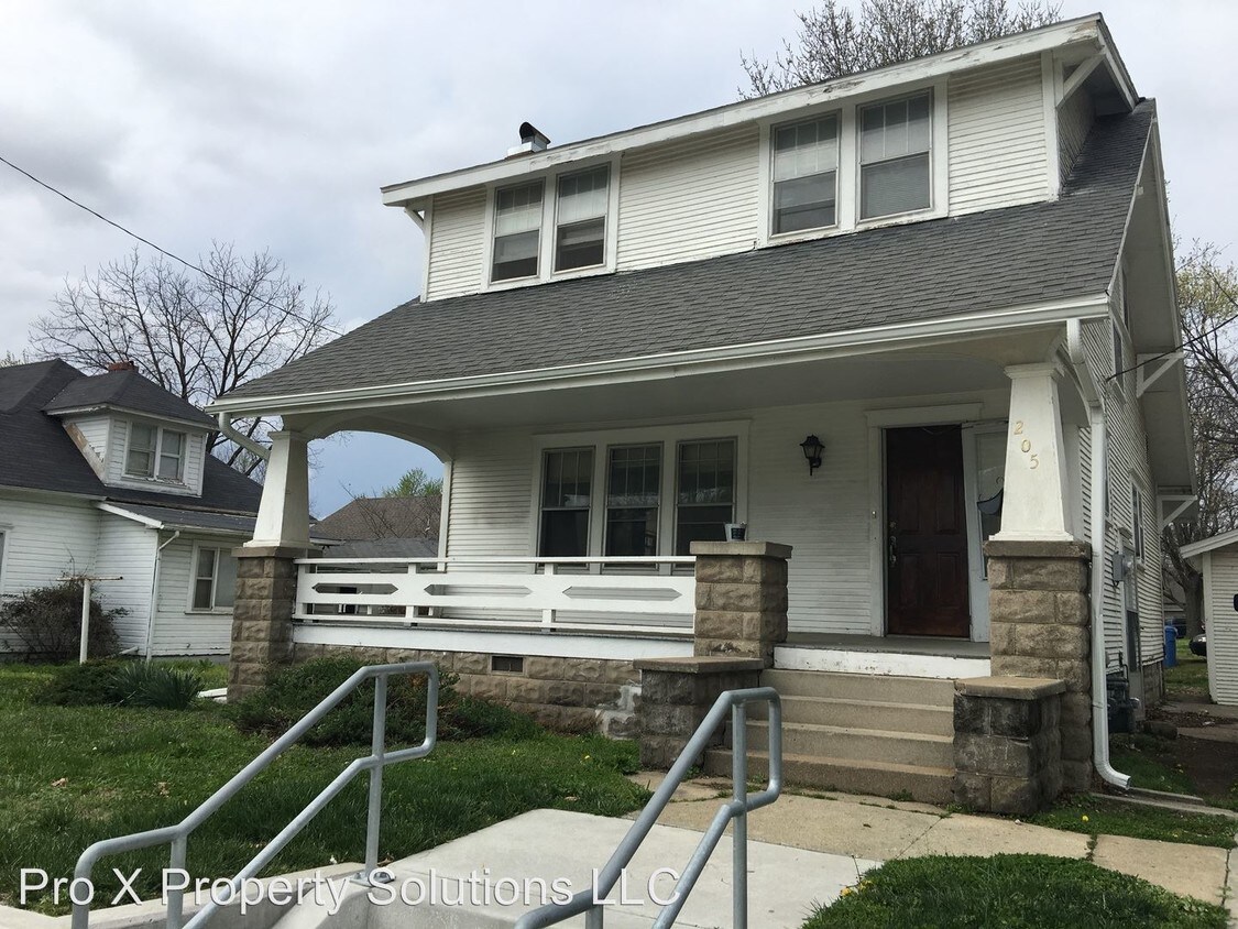 Primary Photo - 3 br, 1.5 bath House - 205 E. Quincy