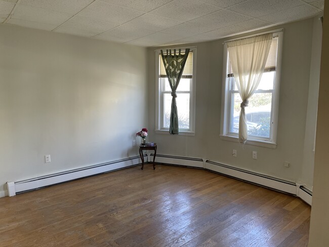 Foto del edificio - 184 Colburn St