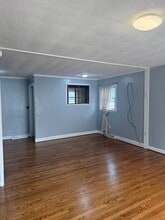 Building Photo - 605 S Maple St