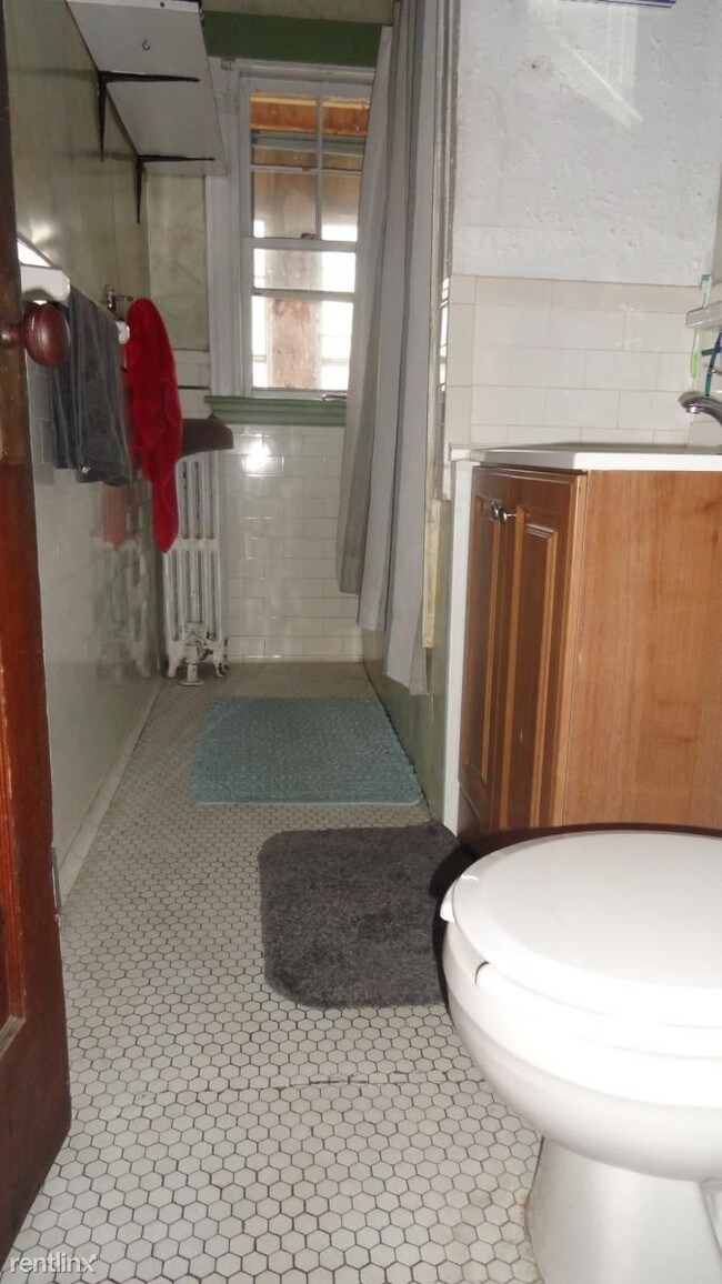 Building Photo - 2 br, 1 bath  - 484 Washington St