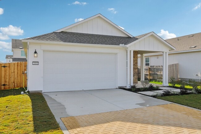 Building Photo - 1004 Yaupon Holly Dr