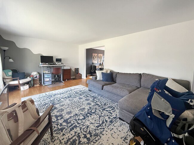 Building Photo - $0 DEPOSIT OPTION. SPACIOUS 4-BEDROOM CENT...