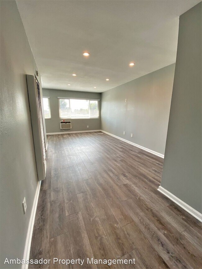 Building Photo - 511 La Cadena Way