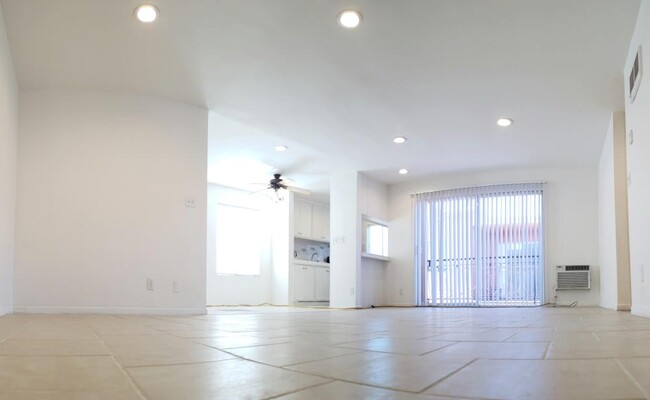 Foto del edificio - 2 bedroom in Van Nuys CA 91406