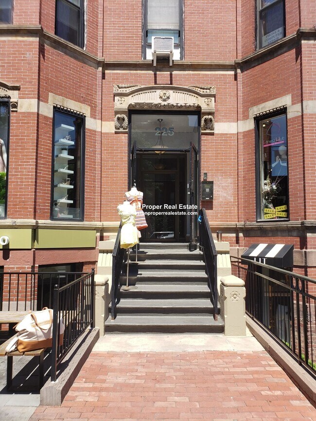 Building Photo - 225 Newbury St