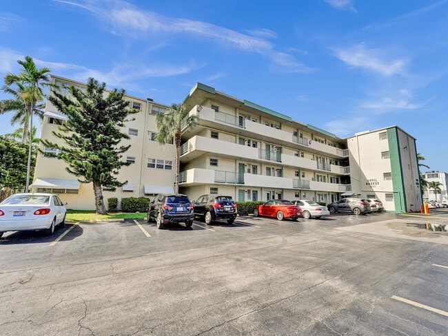 Building Photo - 1333 E Hallandale Beach Blvd