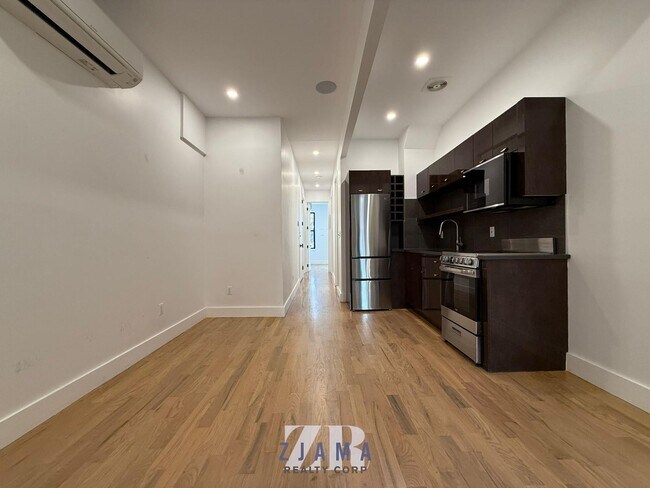 Foto del edificio - 104 Graham Ave