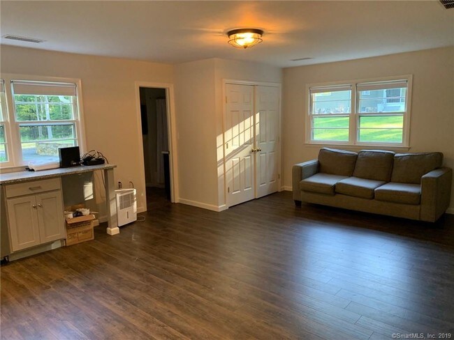 Foto del edificio - 114 Ned's Mountain Rd