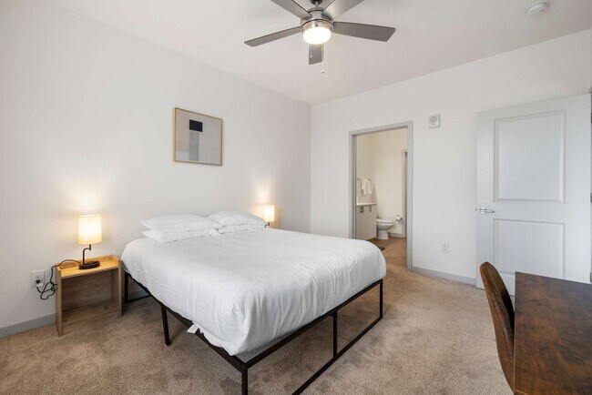 Foto del edificio - 633 E Main St