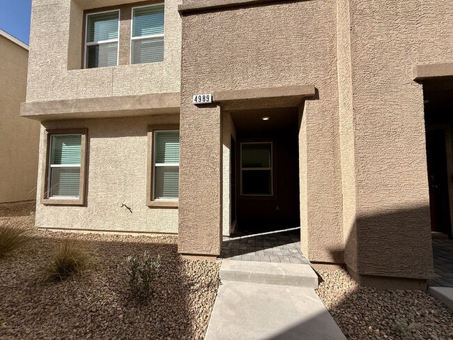 Foto del edificio - 3 BED 2.5 BATH 2 CAR GARAGE TOWNHOUSE W/ LOFT FOR RENT!!!
