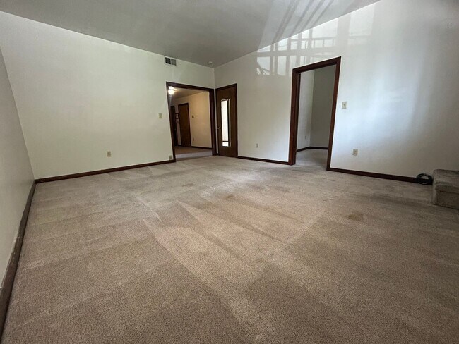 Foto del edificio - Fantastic 2 BR Apartment in South Oakland on Bates Street! CALL NOW!