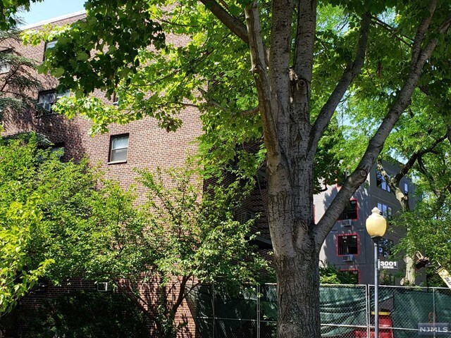 Foto del edificio - 3001 Edwin Ave