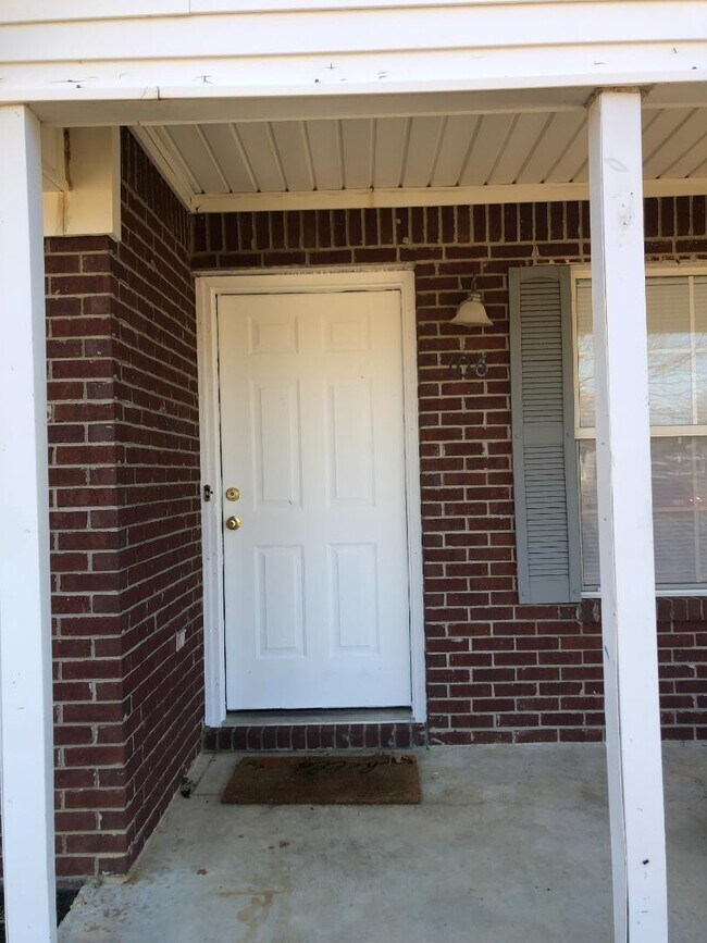 Foto del edificio - 106 Elm Tree Ln