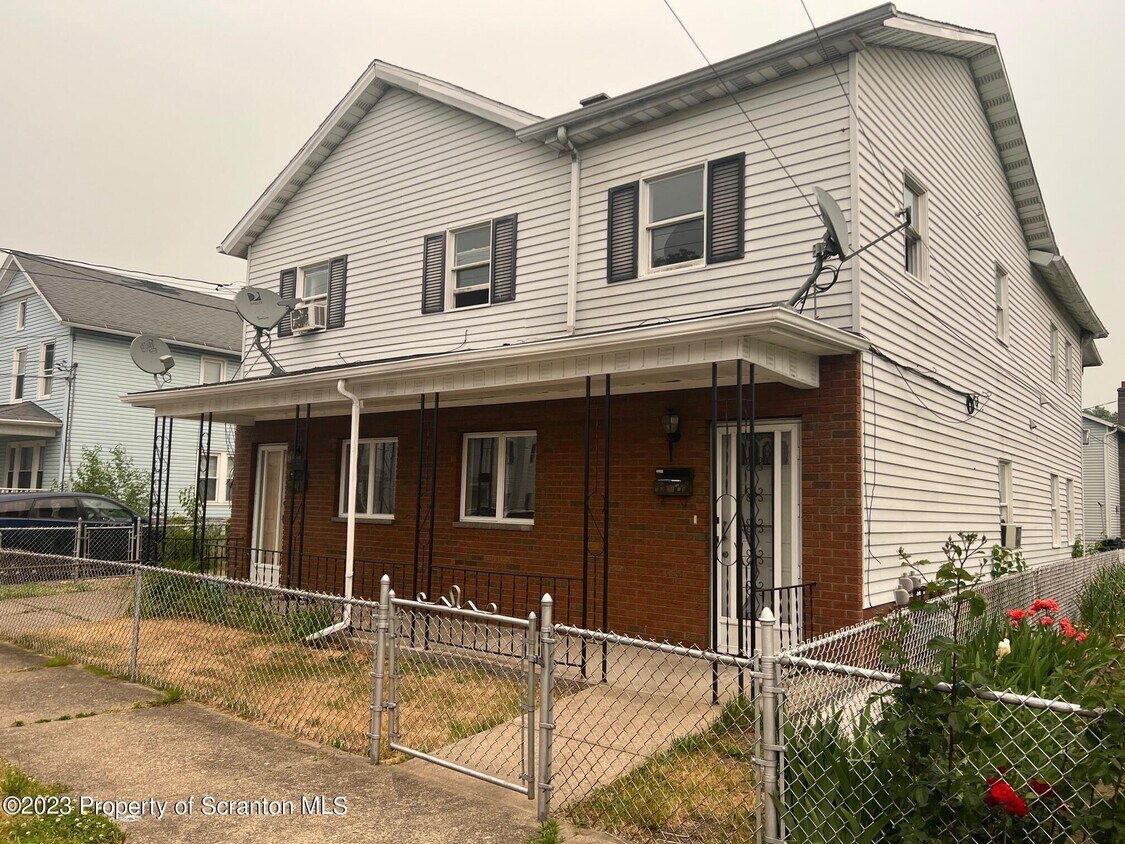 Primary Photo - 1218 2nd St