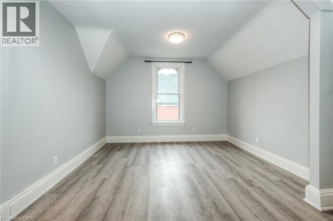 Photo du bâtiment - 313 Wellington St N