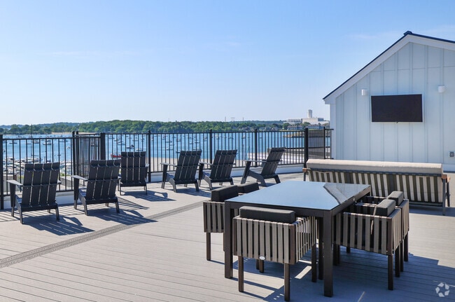 Roof Deck - Amara